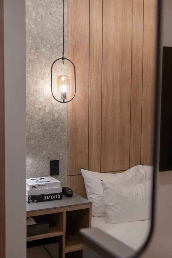 Glam Hotel *