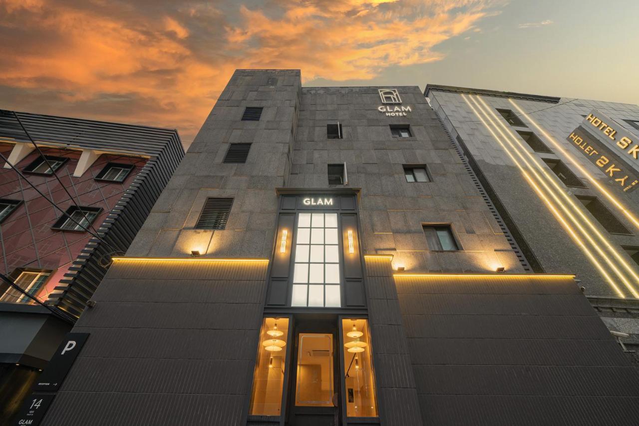 Glam Hotel *