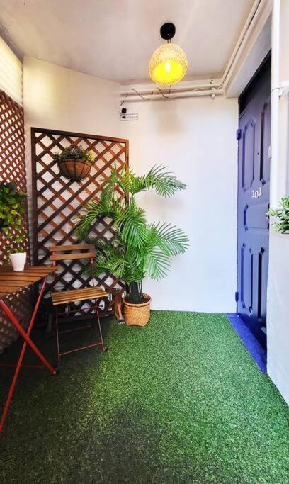 Apartment 홍대 # H101 *