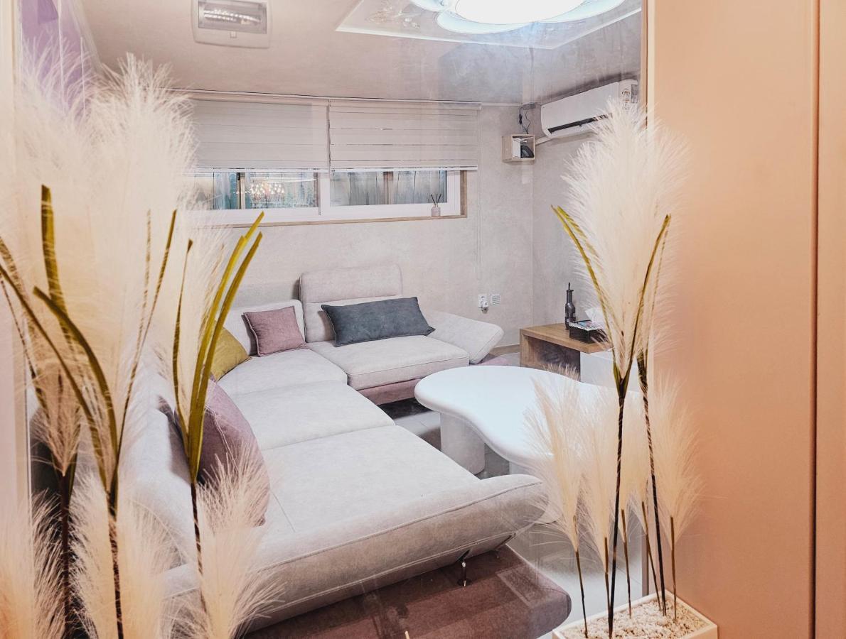 Close To Gangnam, Coex, Asan Medical Centar & Luxury Near Lotte World, Free Korean Ramen