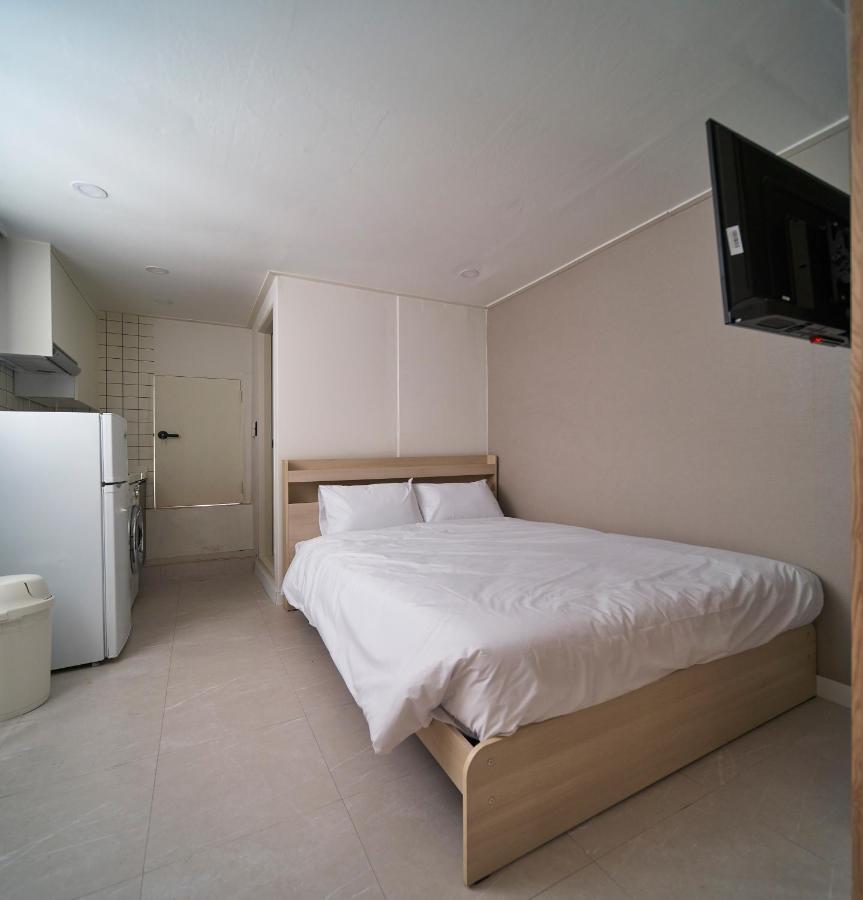 Jinsim House In Hongdea Seoul