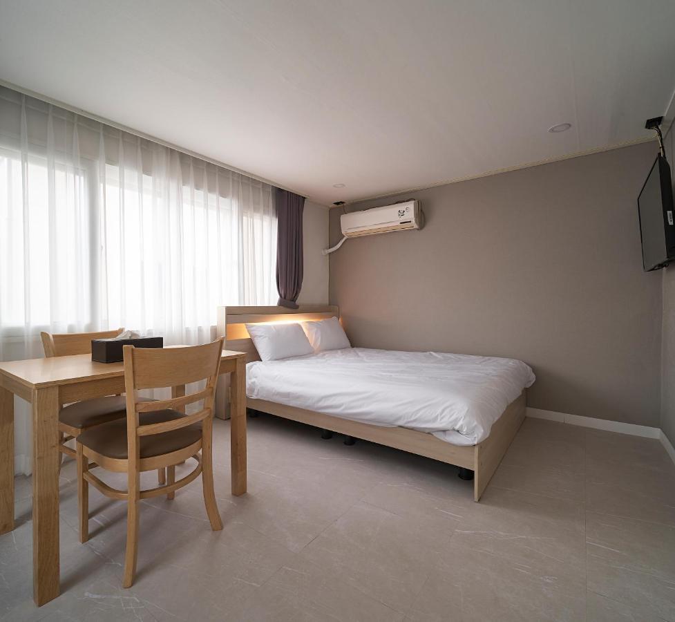 Jinsim House In Hongdea Apartment Seoul