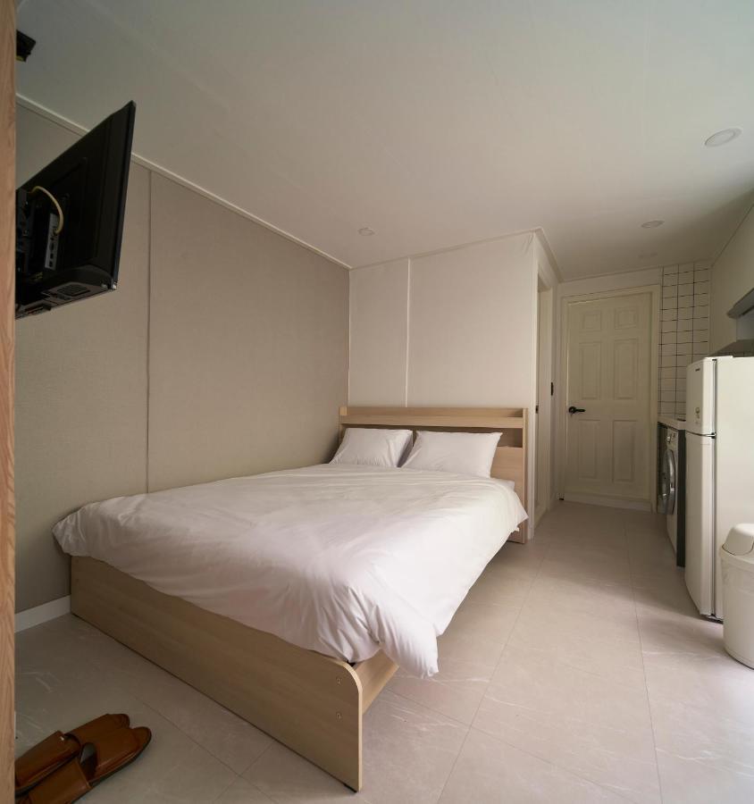 Jinsim House In Hongdea Seoul