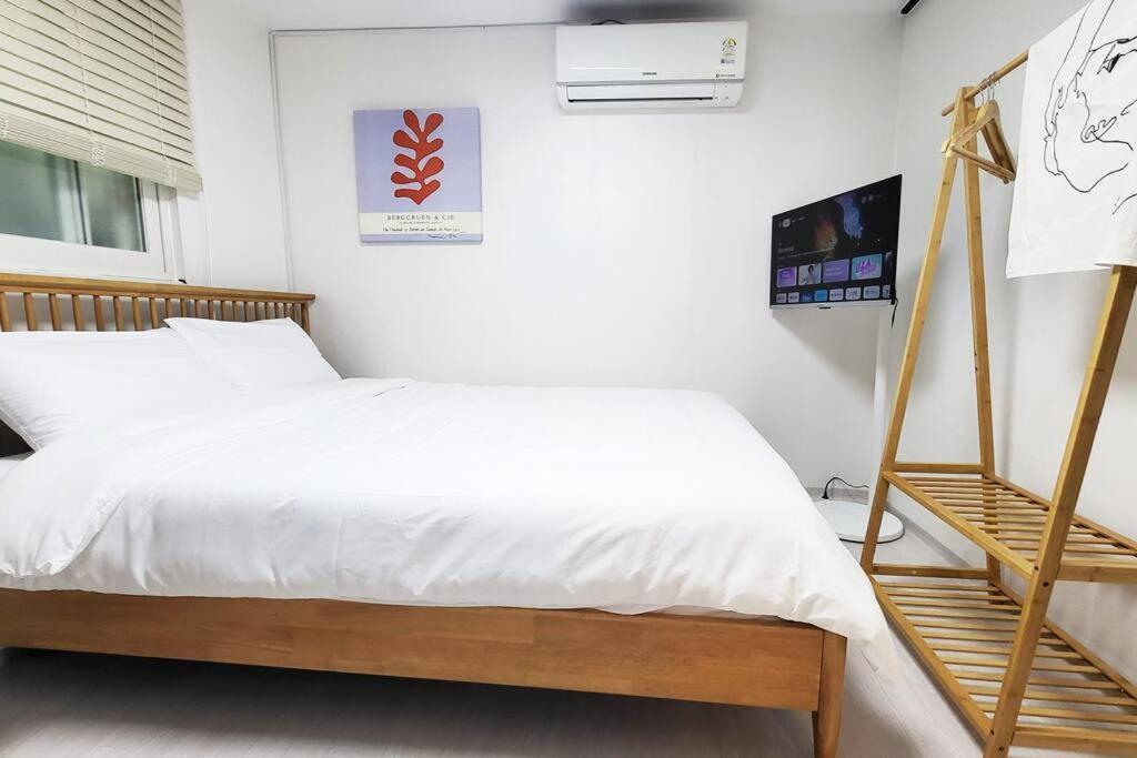 Apartment 홍대 # H101