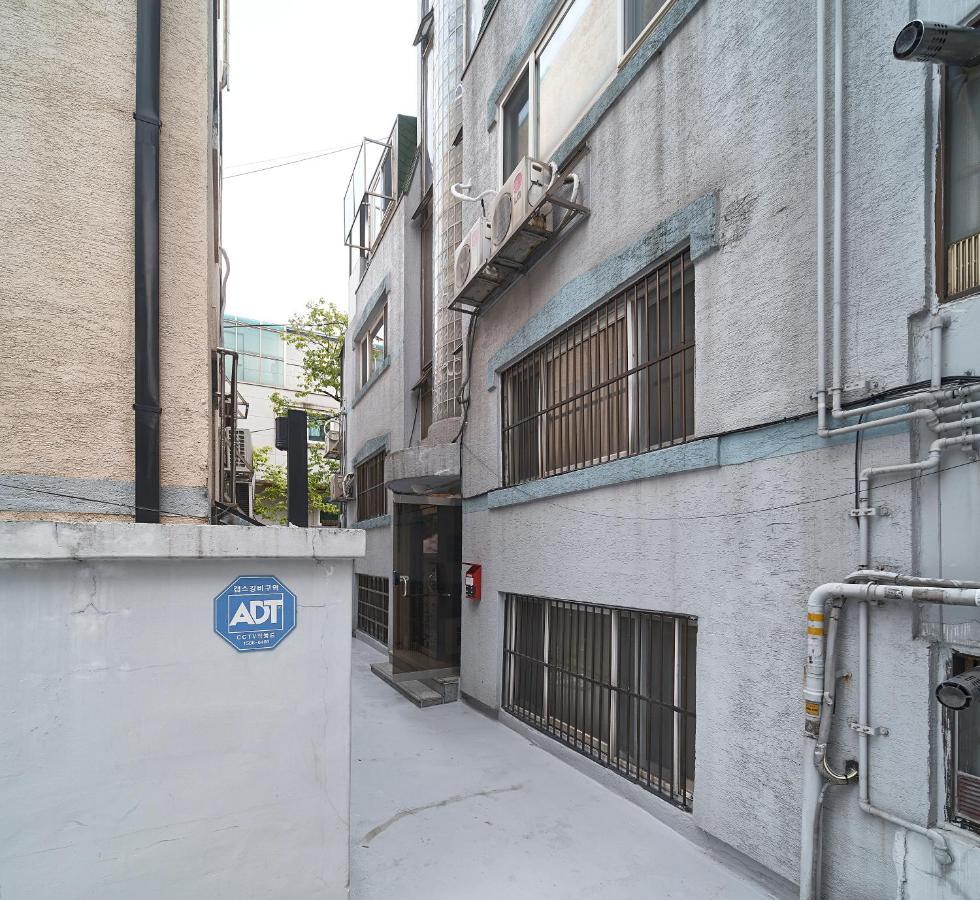 Jinsim House In Hongdea Seoul