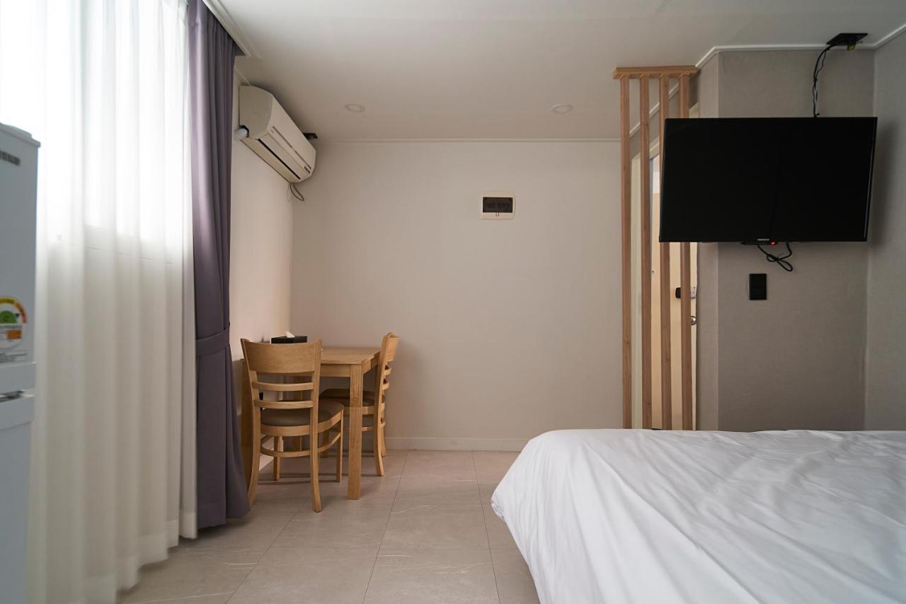 Jinsim House In Hongdea Seoul