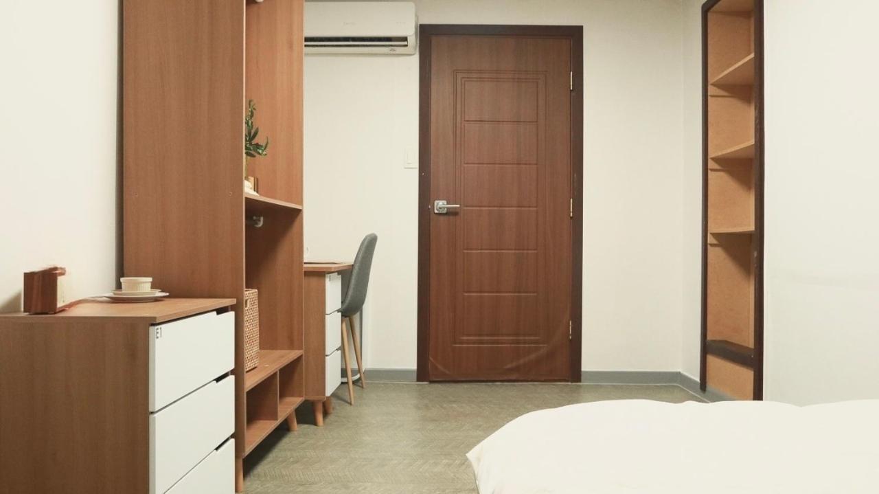 Hostel White Story