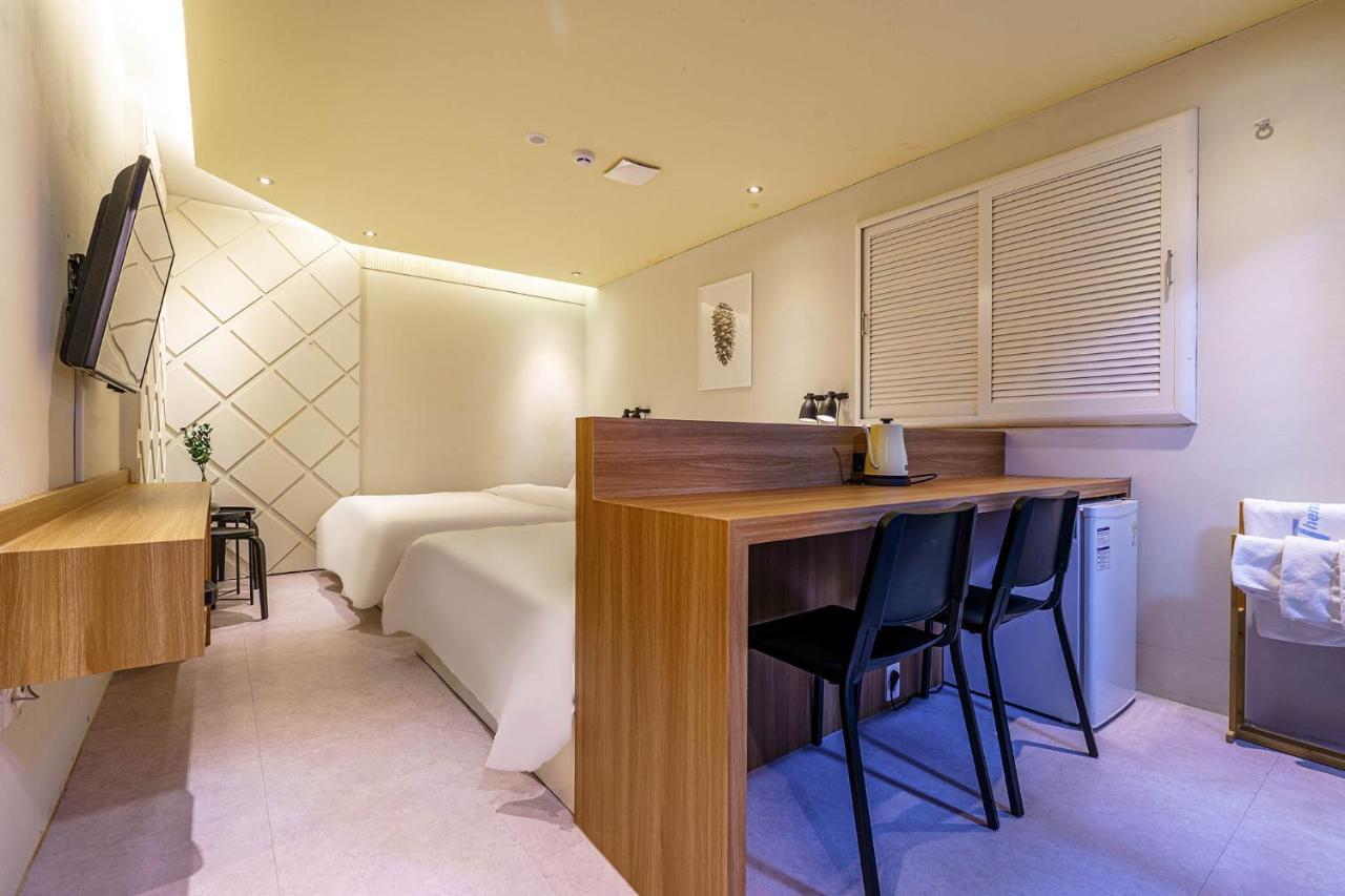 Hotel Less