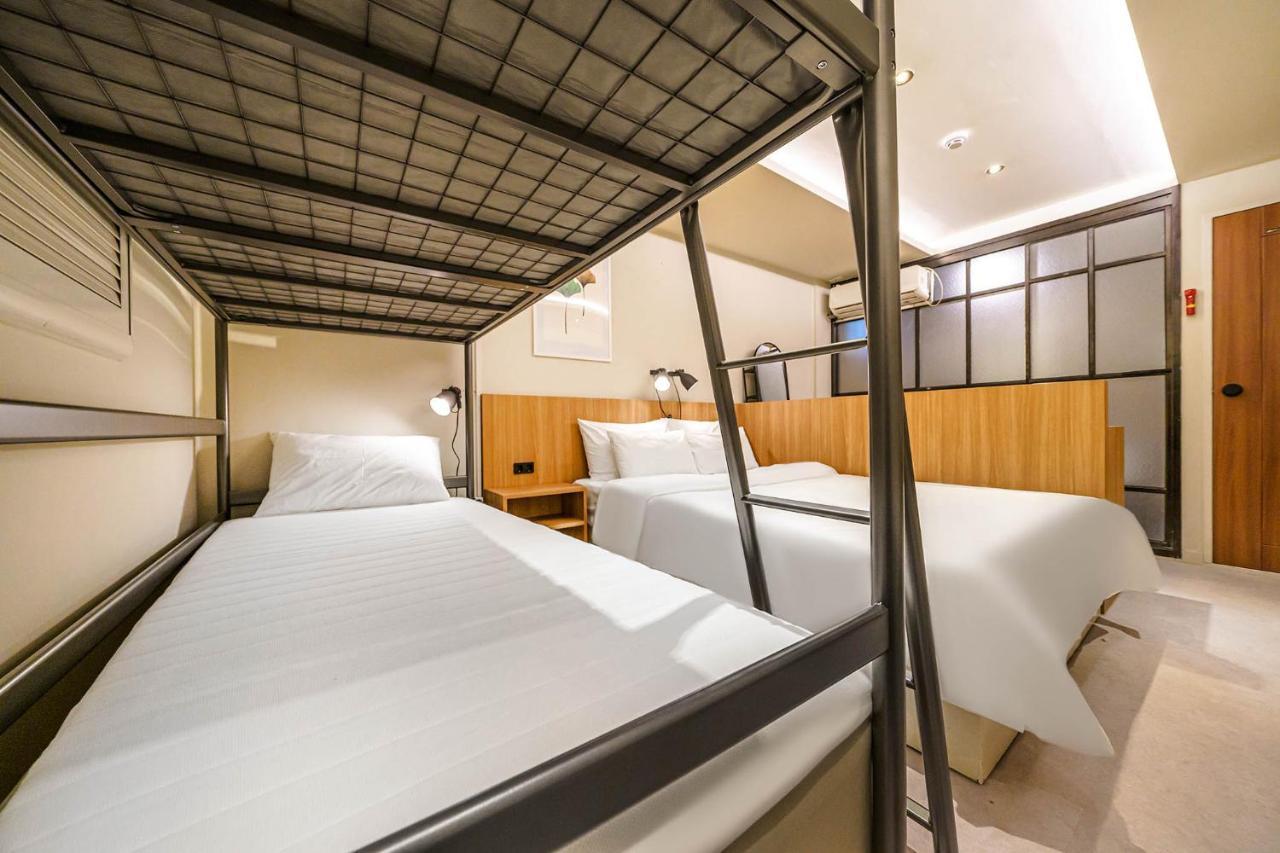 Hotel Less *