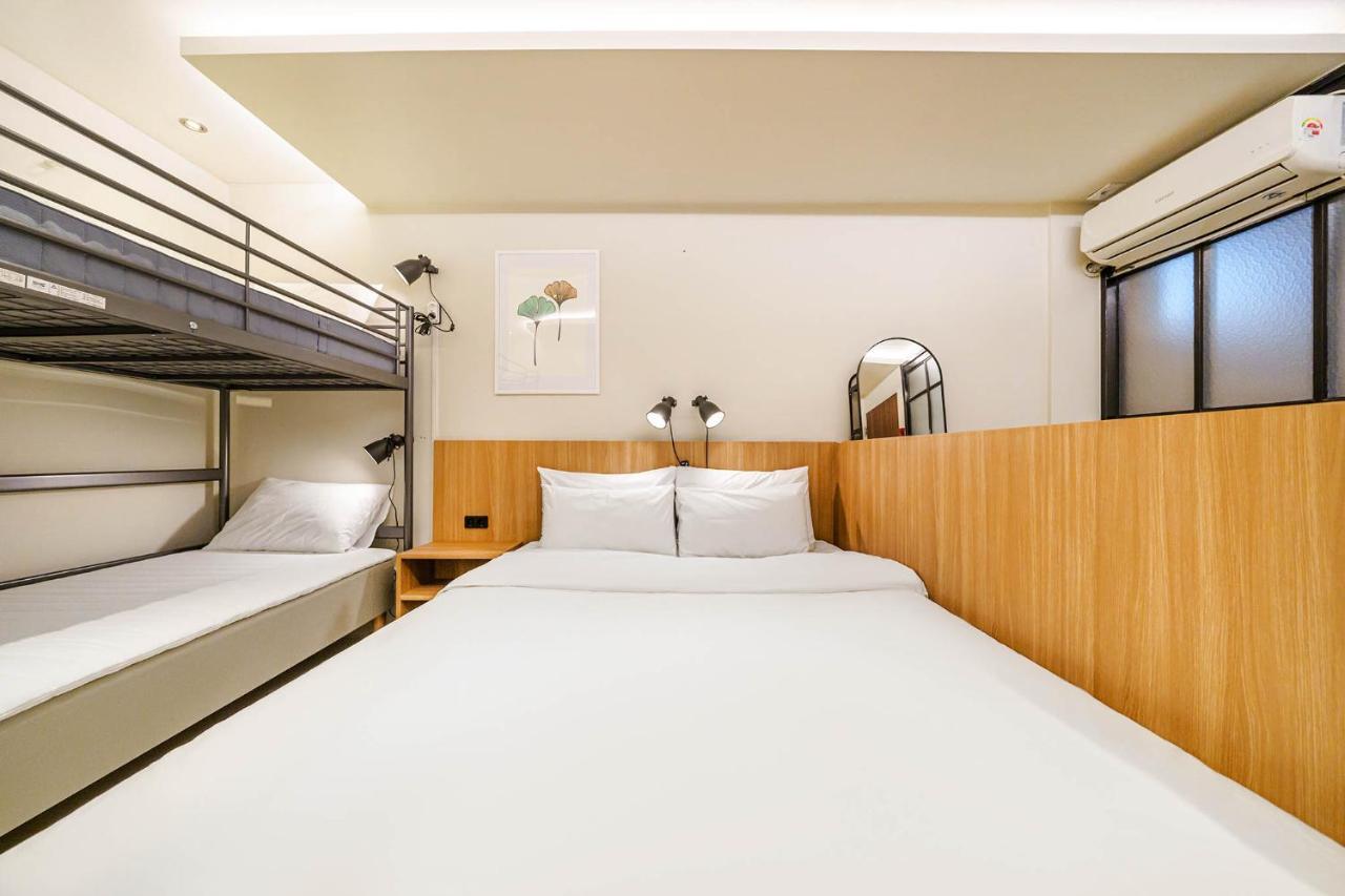 Hotel Less *
