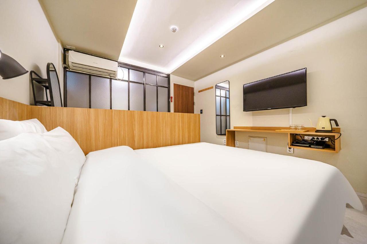 Hotel Less