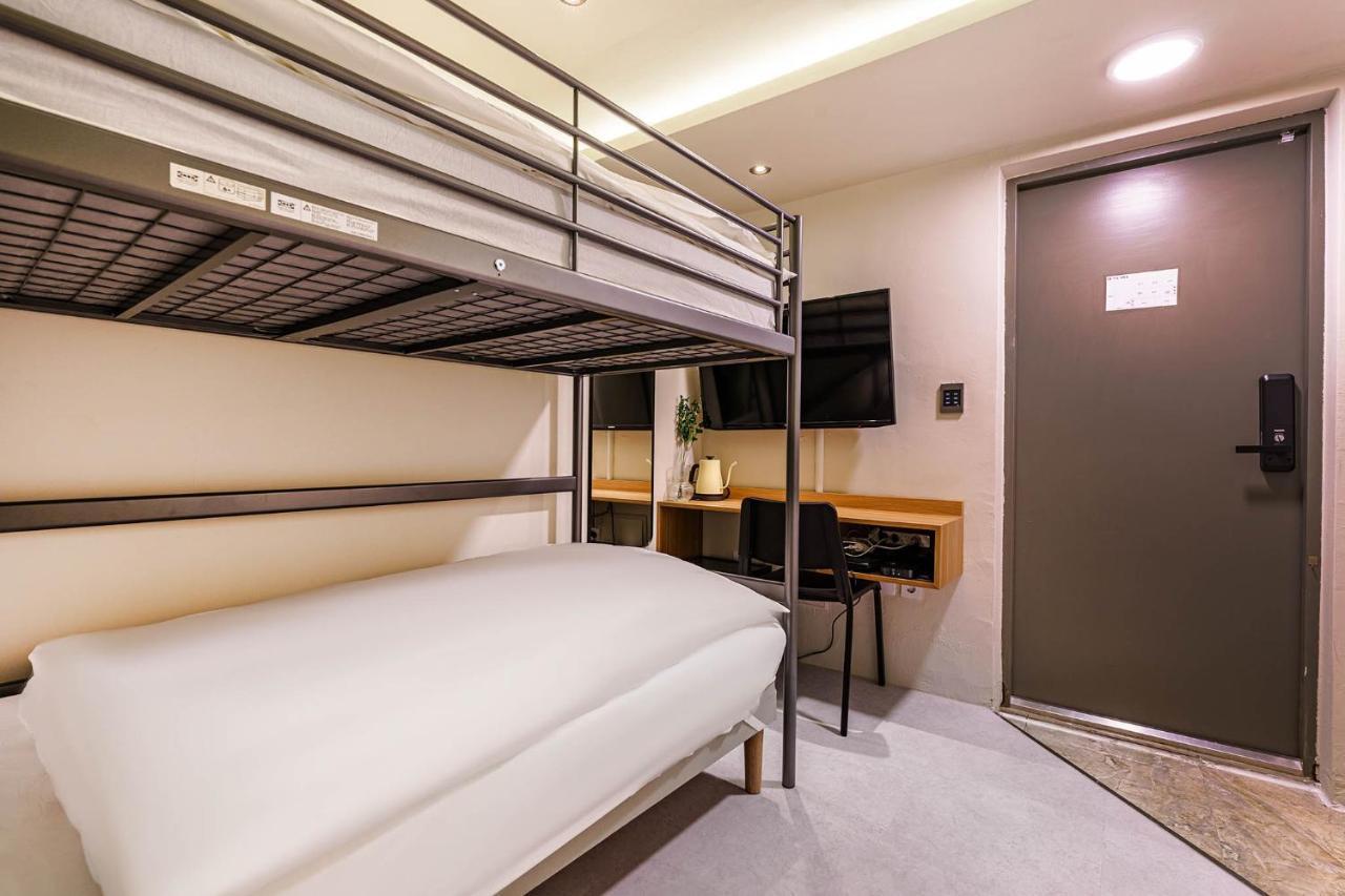 Less Hotel *