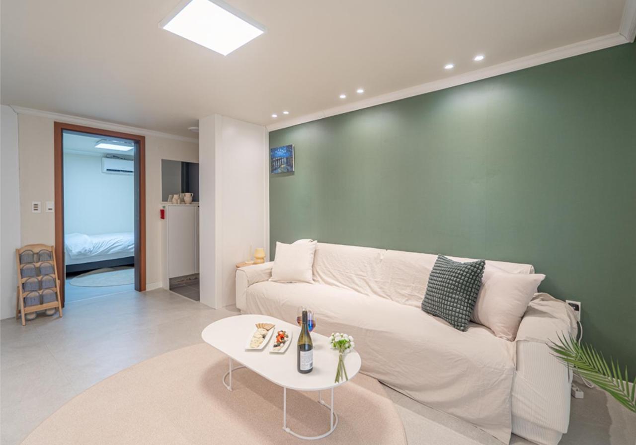 Osondoson Stay-5min To Hapjeong Station, Family Favorites, 3bed Room, Large Living * Seoul