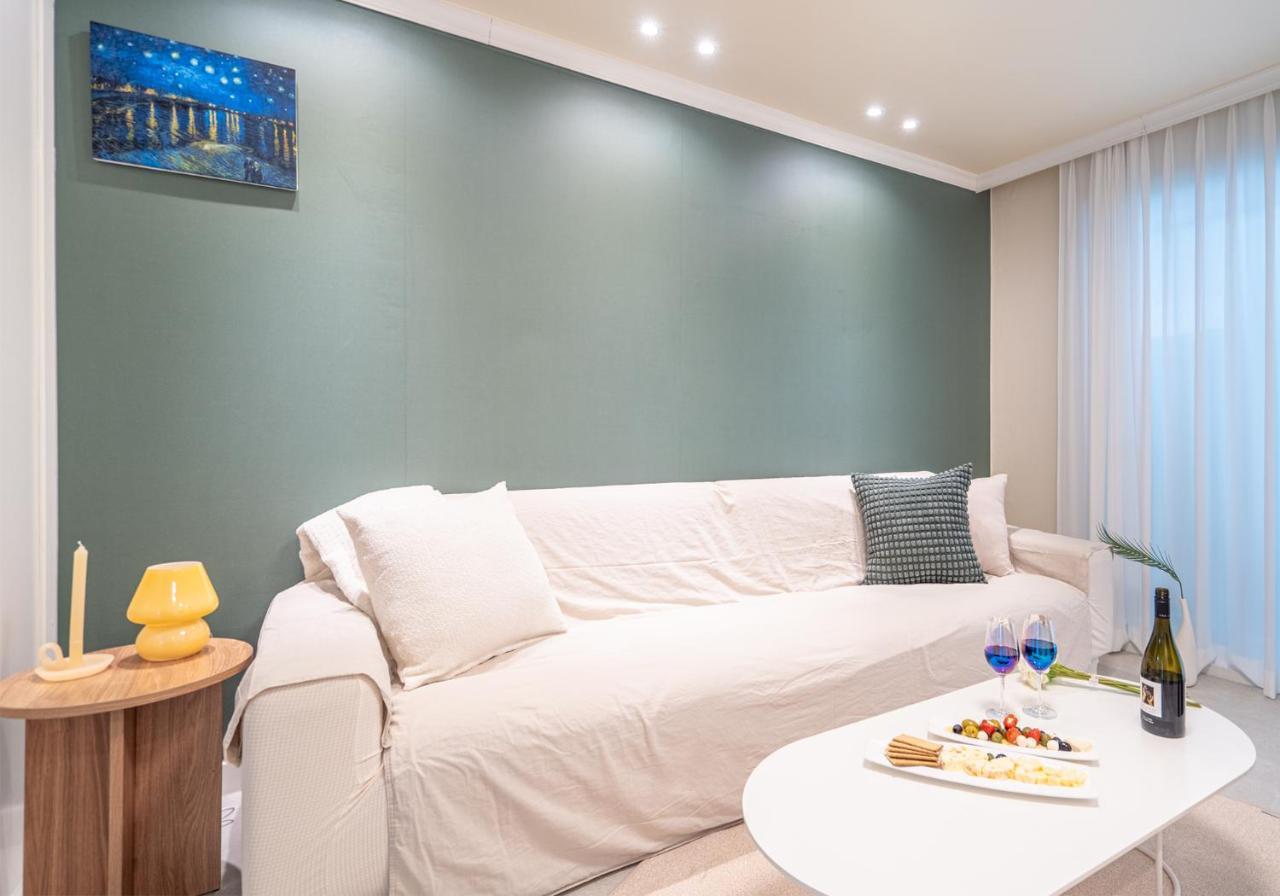 Villa Osondoson Stay-5min To Hapjeong Station, Family Favorites, 3bed Room, Large Living