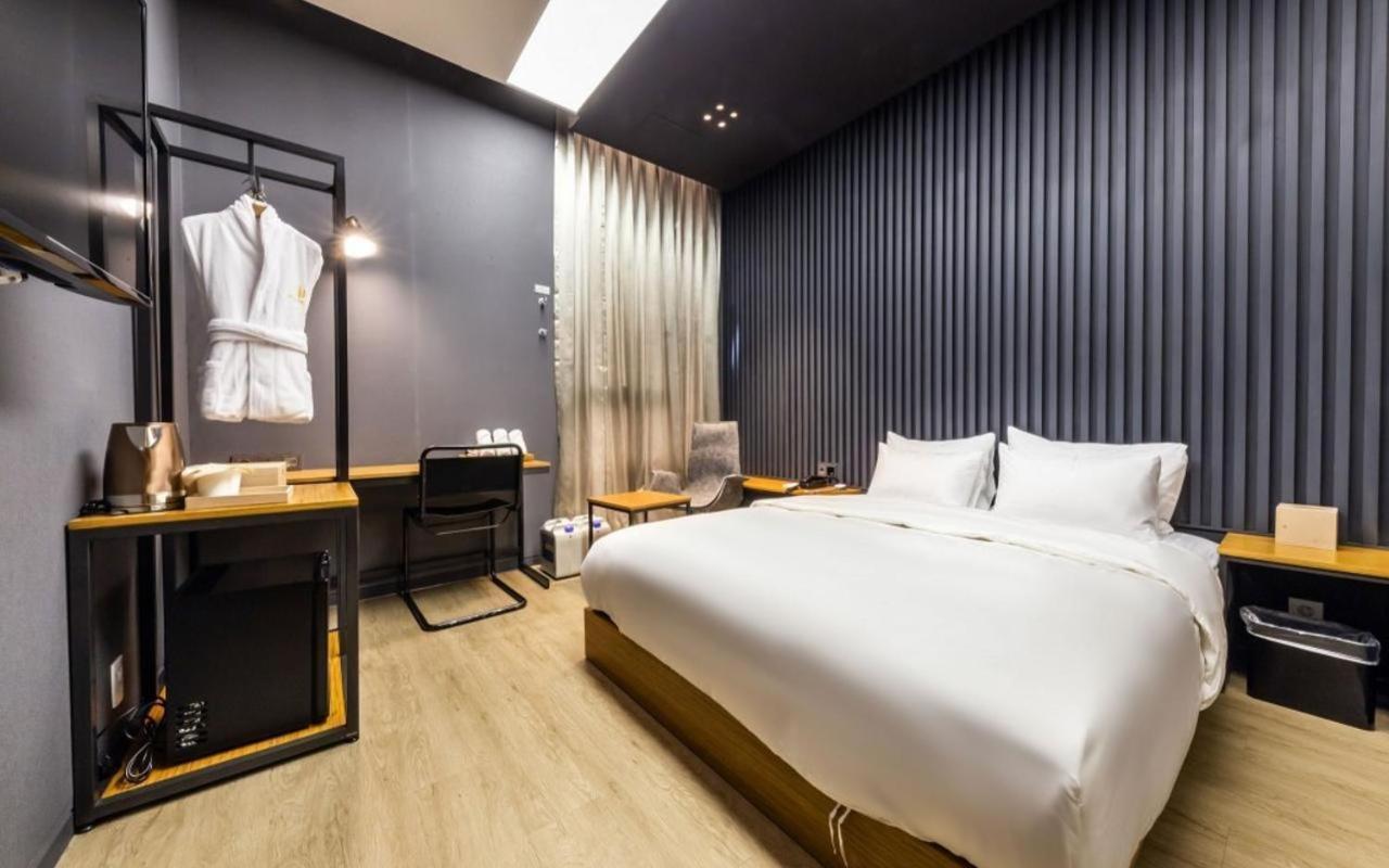 The Artist Yeonsinnae Hotel *