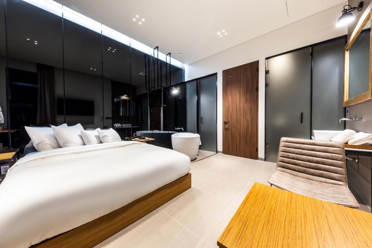 Hotel The Artist Yeonsinnae Seoul