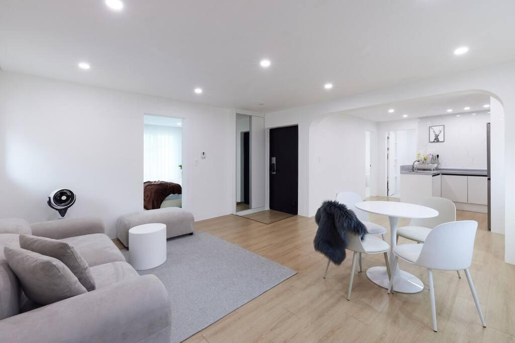 3room+2bathroom Hongdae 1exit Seoul