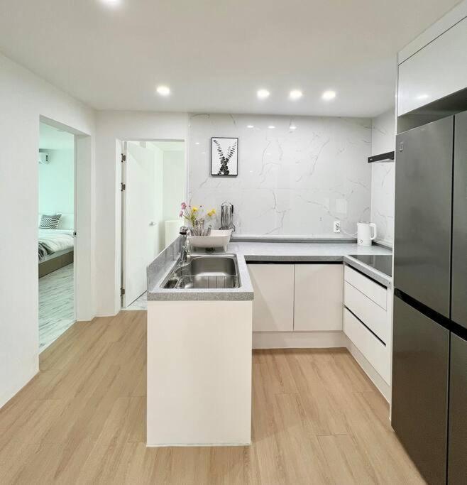 3room+2bathroom Hongdae 1exit * Seoul