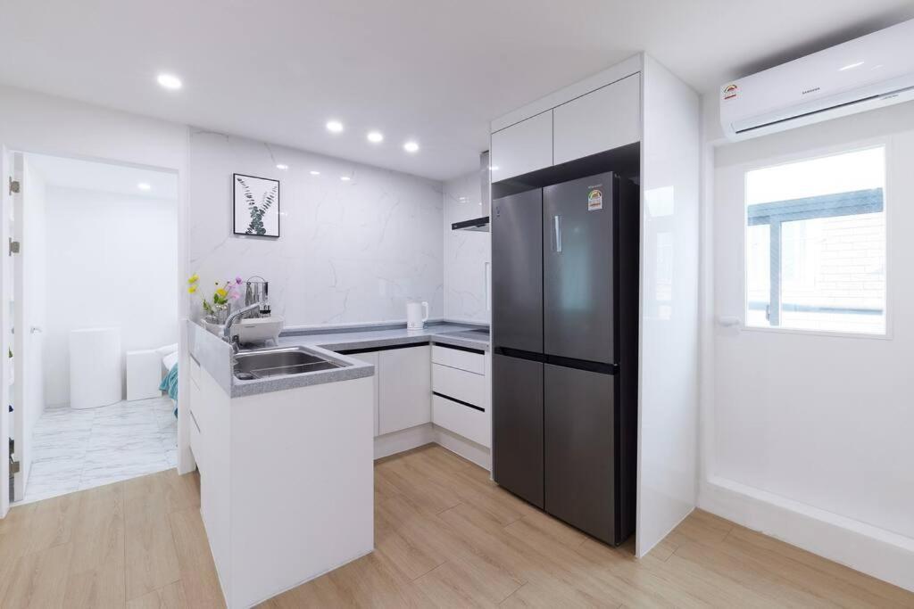 3room+2bathroom Hongdae 1exit