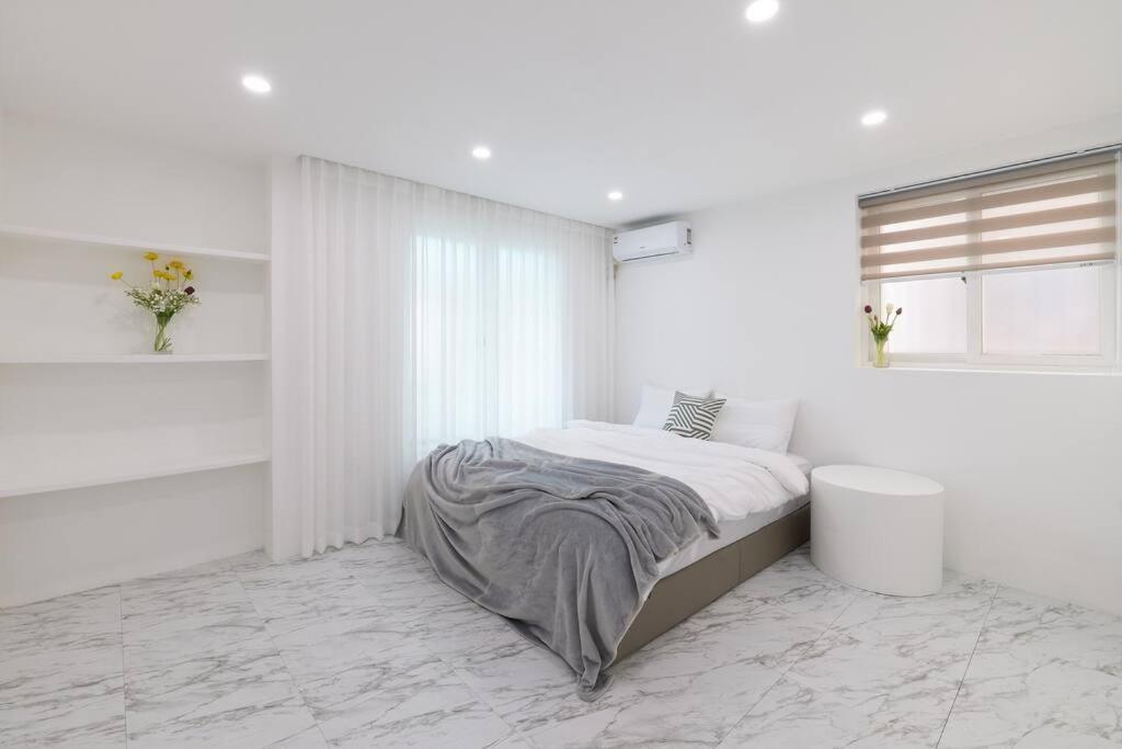 3room+2bathroom Hongdae 1exit Villa Seoul