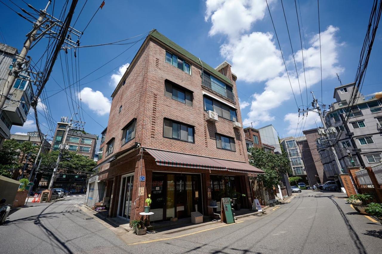 Hapjeong Station Exit7 Each Room, Living Room, Air Conditioning Modern House Villa Seoul