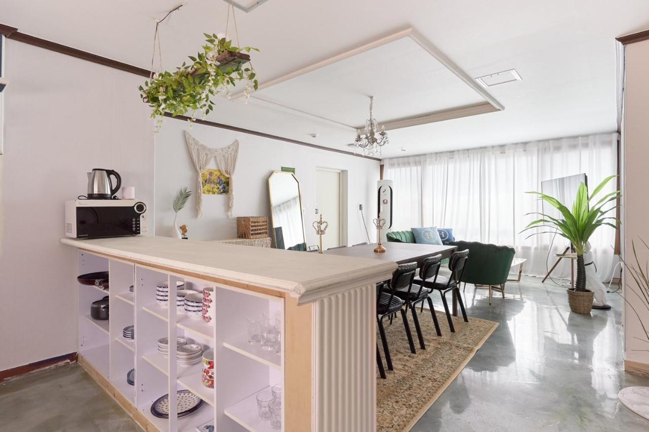 Hapjeong Station Exit7 Each Room, Living Room, Air Conditioning Modern House