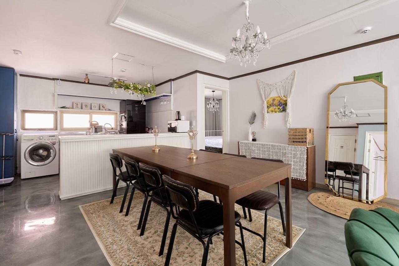 Villa Hapjeong Station Exit7 Each Room, Living Room, Air Conditioning Modern House Seoul