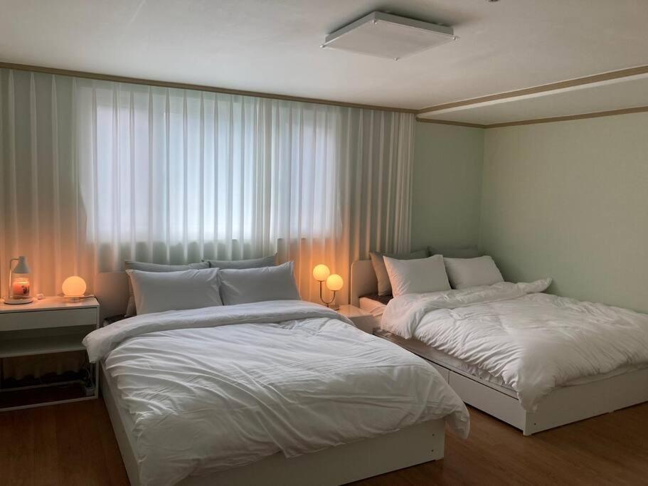 Sunnyside House/ Hongik St. Exite 5~7 3min Holiday home *