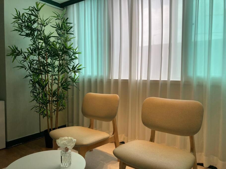 Sunnyside House/ Hongik St. Exite 5~7 3min