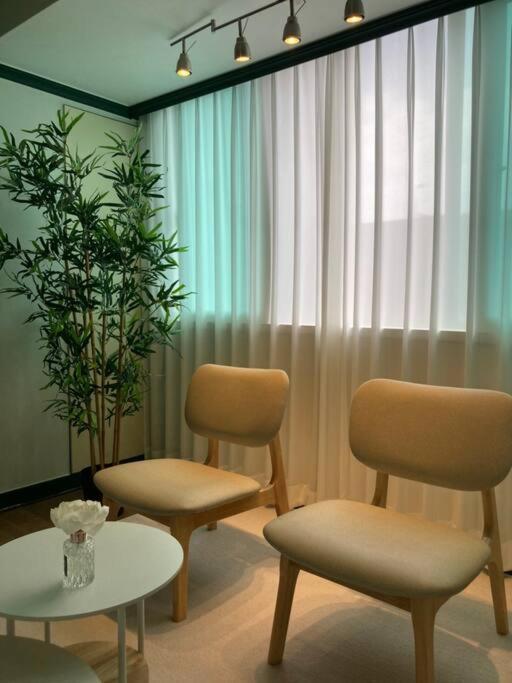 Holiday home Sunnyside House/ Hongik St. Exite 5~7 3min