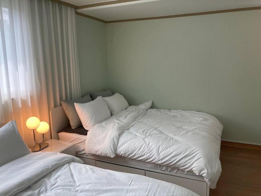 Sunnyside House/ Hongik St. Exite 5~7 3min *