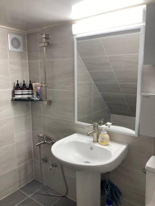 Sunnyside House/ Hongik St. Exite 5~7 3min Holiday home *