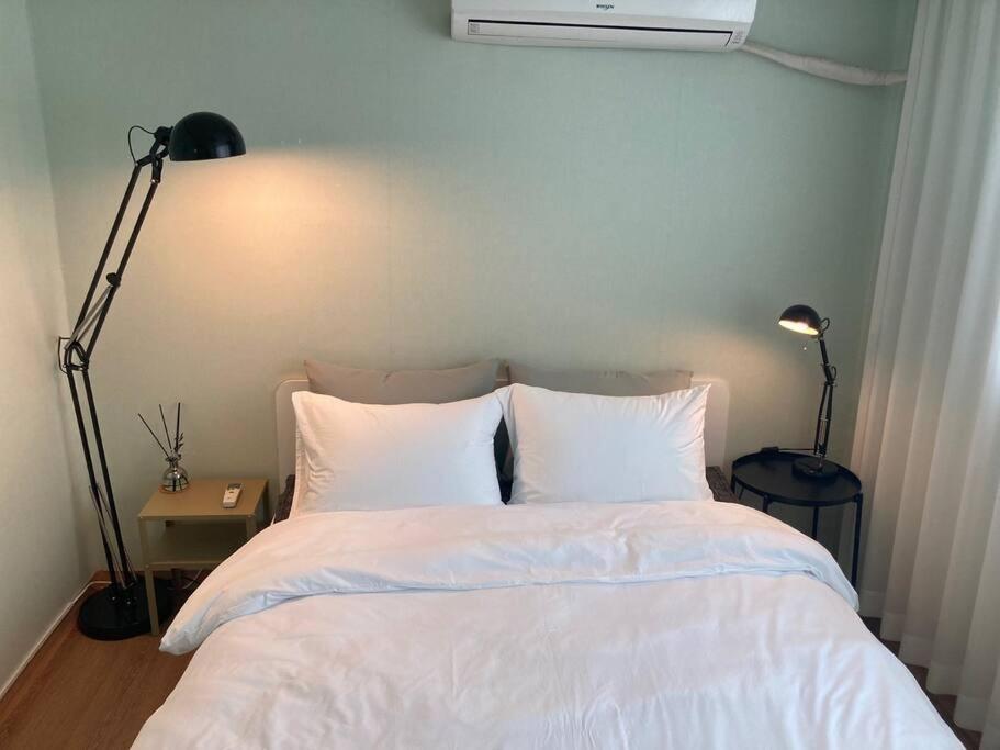 Sunnyside House/ Hongik St. Exite 5~7 3min Holiday home *