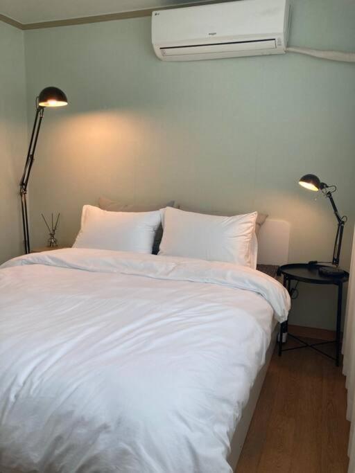 Holiday home Sunnyside House/ Hongik St. Exite 5~7 3min