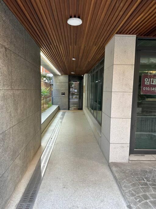 Hongdae 10mins, Hapjeong 5mins, Airportbus 5mins, Largo House Seoul- Foreigner Only Apartment *