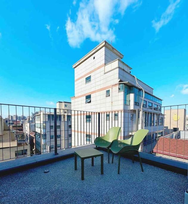 Hongdae 10mins, Hapjeong 5mins, Airportbus 5mins, Largo House Seoul- Foreigner Only