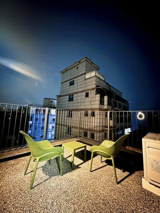 Hongdae 10mins, Hapjeong 5mins, Airportbus 5mins, Largo House Seoul- Foreigner Only Apartment