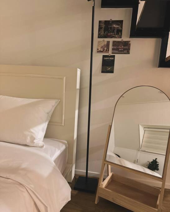 Apartment Hongdae 10mins, Hapjeong 5mins, Airportbus 5mins, Largo House Seoul- Foreigner Only *