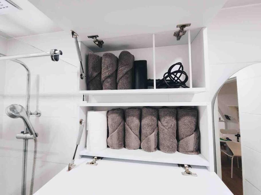 Hongdae 10mins, Hapjeong 5mins, Airportbus 5mins, Largo House Seoul- Foreigner Only * Seoul