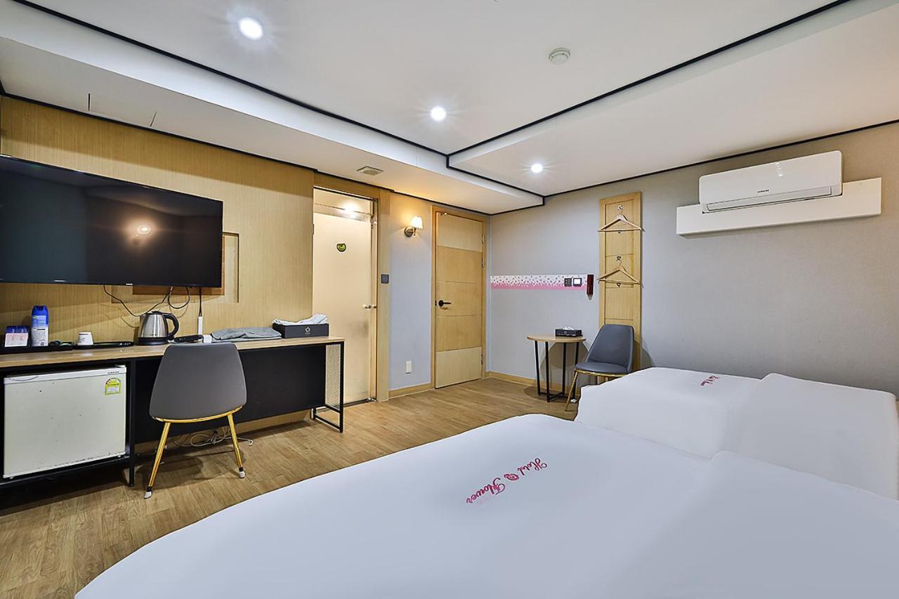 Flower Hotel