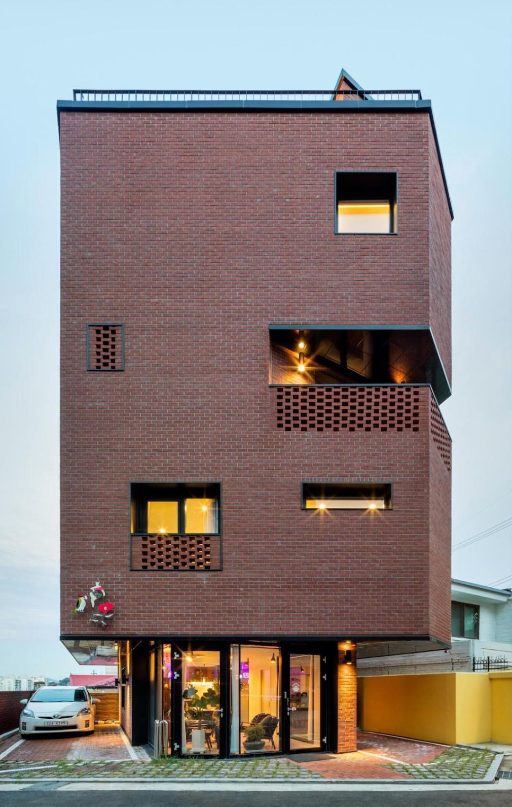 Space In Blackstone Aparthotel