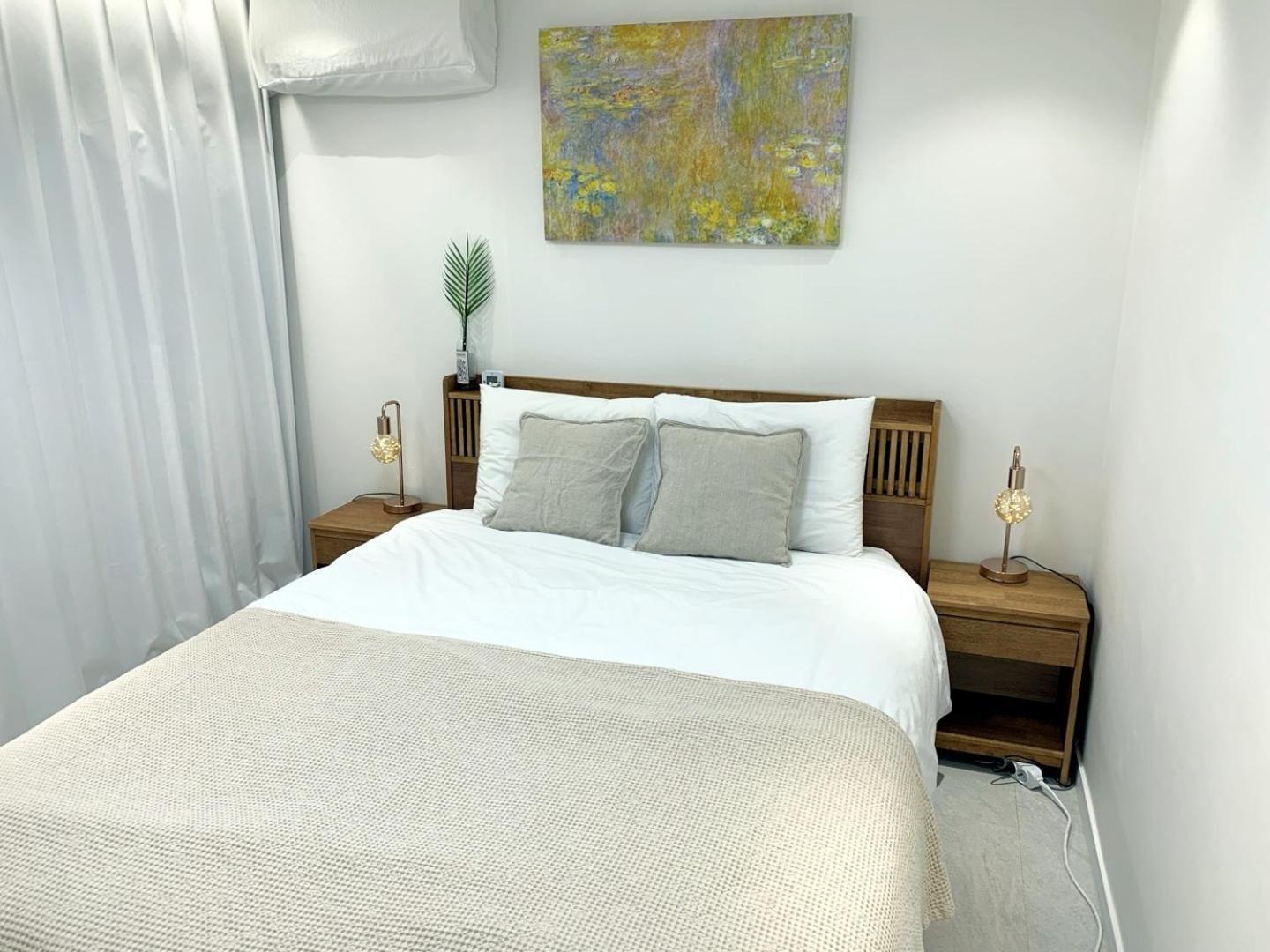 Comma 2, Cozy Semi-basement * Seoul