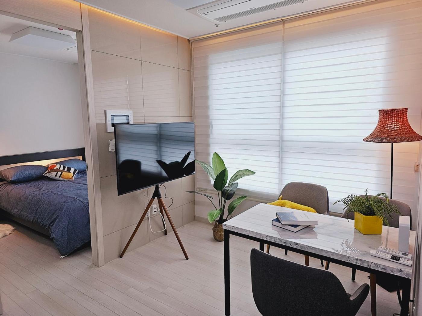 Apartment 환상적인 뷰의 옐로우 하우스 Seoul