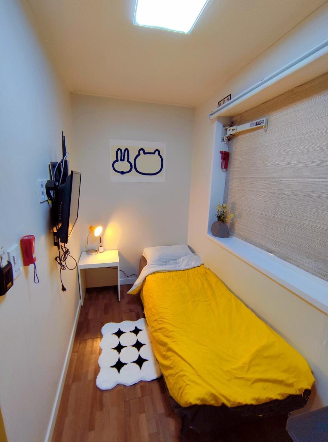 Hostel 24 Sinchon Avenue *