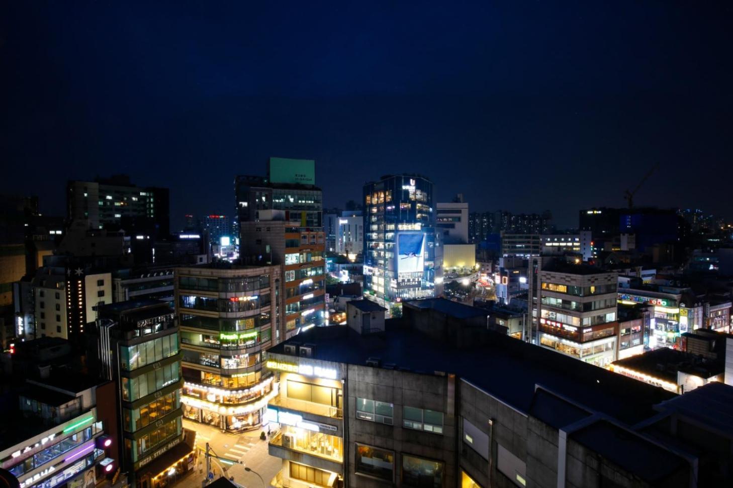 24 Sinchon Avenue Hostel *