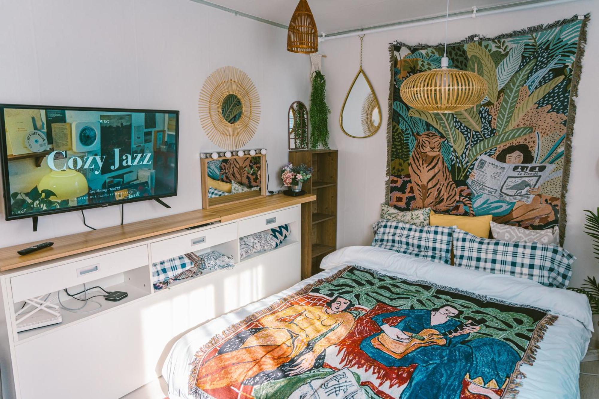 Bohemian Jungle Apartment *