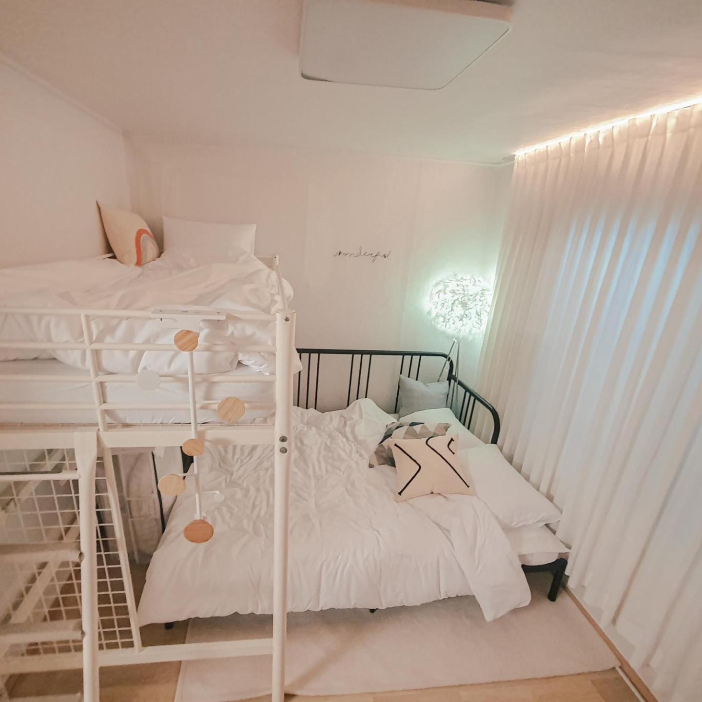 Easel House Vila