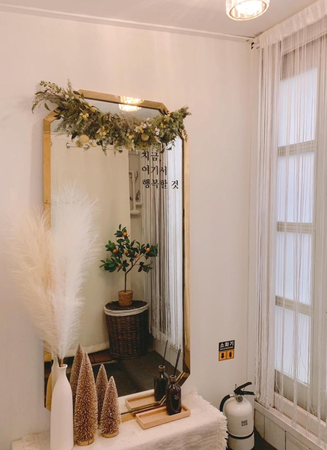 Easel House Vila