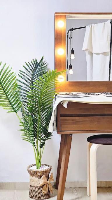 Cozy Near Hongdae & Sinchon Station 4min For Max 6 *