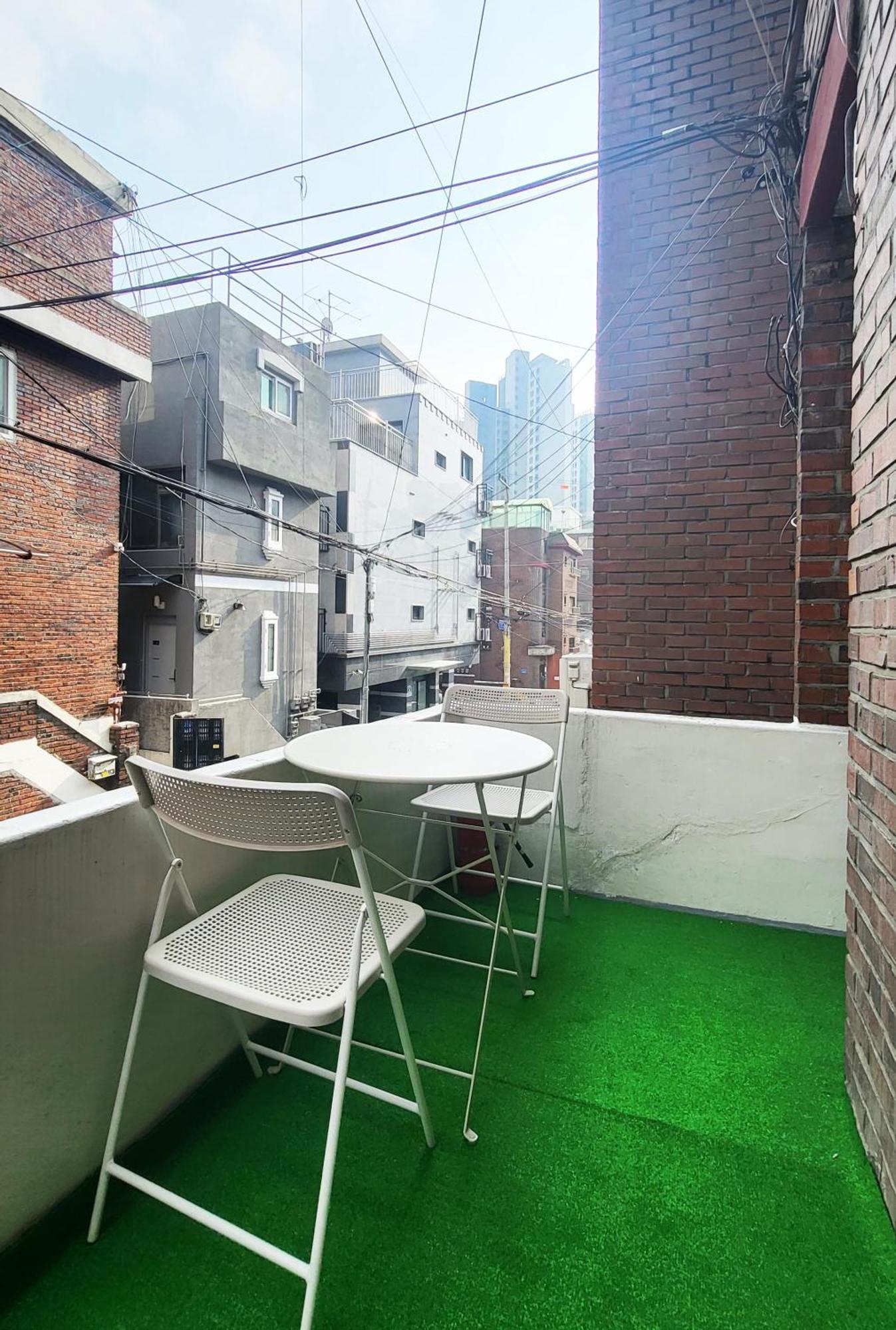 홍대 인근 이대역 # E202 Apartment *